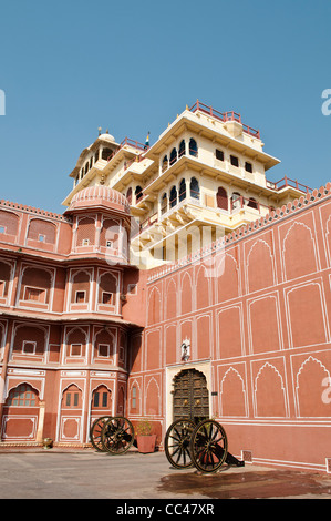 Chandra Mahal, la résidence de la famille royale vue depuis la cour, City Palace, Jaipur, Inde Banque D'Images