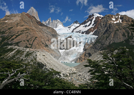 Le mont Fitz Roy, Le Glacier Piedras Blancas et la Laguna Piedras Blancas dans les montagnes des Andes, Patagonie, Argentine Banque D'Images