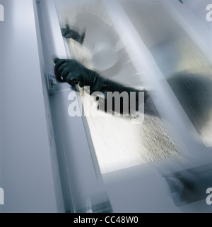 Silhouette de la porte d'ouverture pénale Banque D'Images