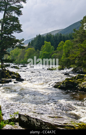 Chutes de Dochart sont située sur la rivière Dochart à Killin dans Stirling (officiellement dans le Perthshire),Loch Tay, Ecosse Banque D'Images