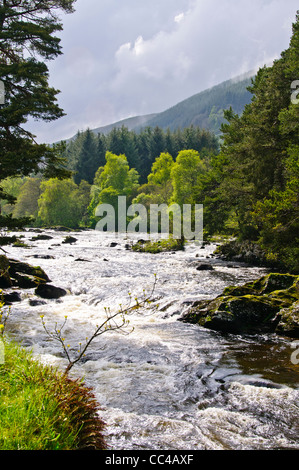 Chutes de Dochart sont située sur la rivière Dochart à Killin dans Stirling (officiellement dans le Perthshire),Loch Tay, Ecosse Banque D'Images