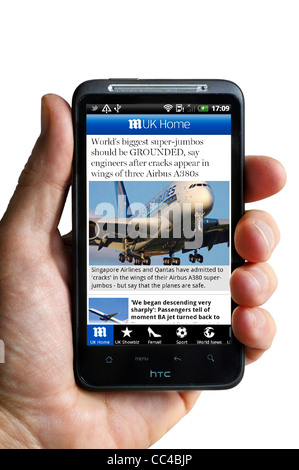 Le Daily Mail, journal en ligne sur une application smartphone HTC Banque D'Images