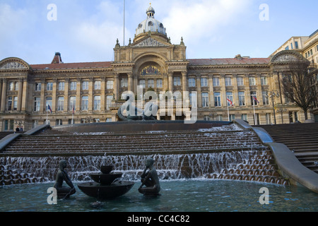 Birmingham West Midlands Mistry's Fountain La rivière devant la chambre du conseil à Victoria Square Banque D'Images