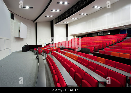 La principale salle de conférence théâtre trouvent dans le bâtiment de l'Université Place à l'Université de Manchester, UK (usage éditorial uniquement) Banque D'Images