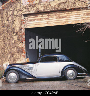 Voitures xxe siècle en Italie. Lancia Astura Auto Type 233 avec 4 places, le corps coupé de la société plantes 'Farina. 1935 Banque D'Images