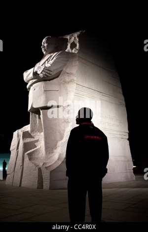 Le président Barack Obama visite le mémorial Martin Luther King à Washington, D.C., le 14 octobre 2011. Banque D'Images