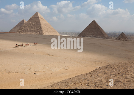 Pyramides de Gizeh à l'extérieur du Caire, Égypte. Banque D'Images