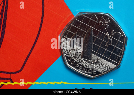 Édition spéciale pièce 50p, pièce de cinquante pence, faisant partie de la collection de sports de Londres 2012 pour les Jeux Olympiques - voile Banque D'Images