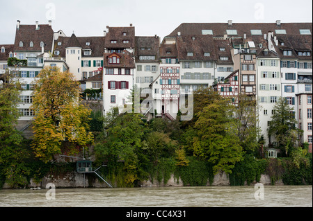 Détail de maisons riveraines le long du Rhin à Bâle, Suisse Banque D'Images