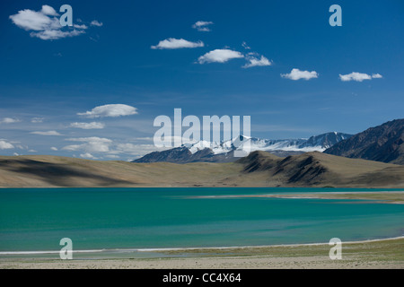 Les eaux turquoise du lac Kyagar Tso, en route vers le lac Tso Moriri, (Ladakh) Jammu-et-Cachemire, l'Inde Banque D'Images