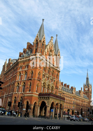La gare St Pancras et extérieur de l'hôtel. Kings Cross, Londres, Angleterre, Royaume-Uni Banque D'Images