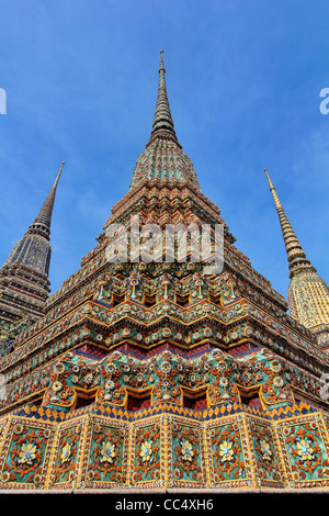 Le Chedi Phra Si Sanpet dans les motifs de Wat Pho (Wat Phra Chetuphon), le plus ancien de Bangkok et plus grand temple. Banque D'Images