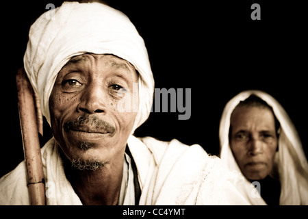 Portrait saisissant d'un couple local au village de Zeguara près du lac Tana, dans le Nord de l'Ethiopie, l'Afrique. Banque D'Images