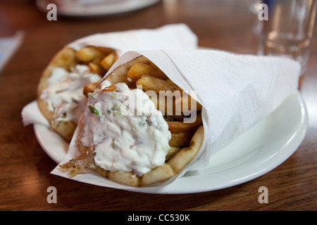 Pitta grec également connu sous le nom de souvlaki. Banque D'Images