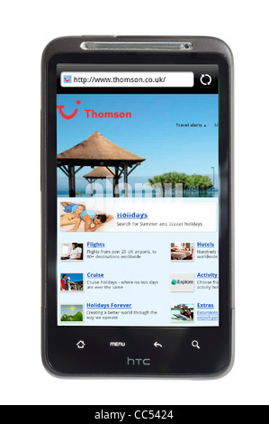 La navigation sur le site web de Thomson Holidays sur un smartphone HTC Banque D'Images