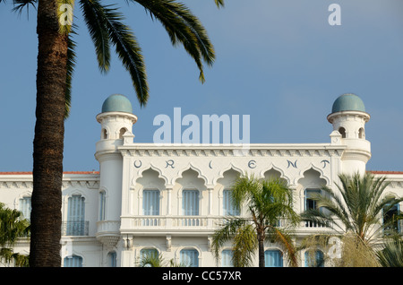 Façade de style oriental du 'Palais de l'Orient', un ancien Hôtel Belle Epoque maintenant Appartements de luxe Menton Côte d'Azur ou Côte d'Azur France Banque D'Images