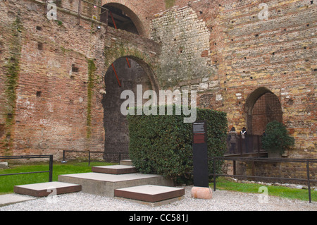 Giardino di Carla Scarpa park la forteresse de Castelvecchio Vérone Vénétie Italie du nord Europe Banque D'Images