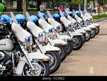 Une rangée de police Harley Davidson motorcycles - Washington, DC USA Banque D'Images