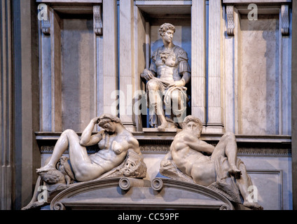 Tombeau de Julien de Médicis, nuit, 1524-31, sculpture de marbre de Michel-Ange, chapelle des Médicis, San Lorenzo, Florence, Toscane, Banque D'Images