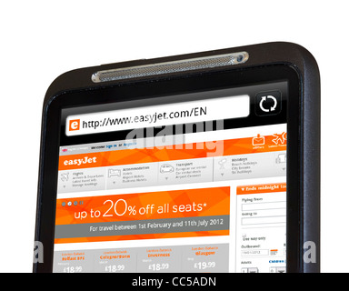 La navigation sur le site web EasyJet sur un smartphone HTC Banque D'Images