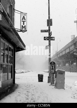 26 janvier 2011 : La neige vu tombant dans le Lower East Side de Manhattan à New York City, USA. Banque D'Images