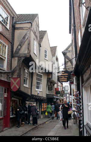 La rue médiévale de Shambles à York, en Angleterre. Banque D'Images