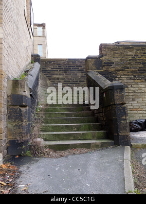 La dégradation du milieu urbain dans la région de Bradford - La zone autour de l'ancien moulin d'usines Banque D'Images