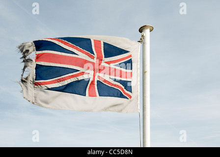 Union Jack drapeau national du Royaume-Uni (UK) dans un état usé et en lambeaux Banque D'Images