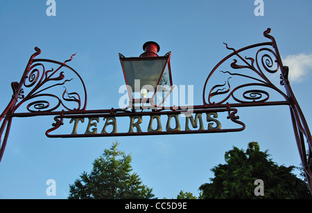 Le fer forgé signe pour thé en Beamish, le nord de l'Angleterre Open Air Museum, County Durham, England, United Kingdo Banque D'Images