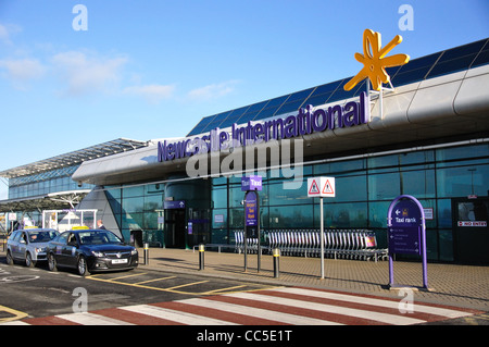 Entrée de l'Aéroport International de Newcastle, Newcastle-upon-Tyne, Tyne et Wear, Angleterre, Royaume-Uni Banque D'Images