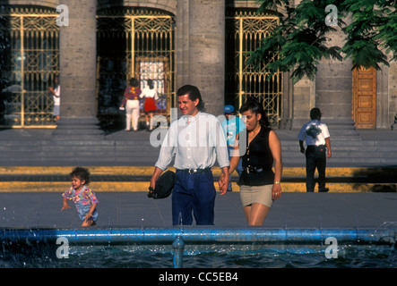 Les mexicains, les Mexicains, homme, femme, enfant, père, mère, fille, famille, Guadalajara, Jalisco, Mexique de l'État Banque D'Images