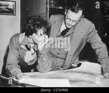 AMELIA EARHART - US aviator avec mari George Putnam à propos de 1930 Banque D'Images