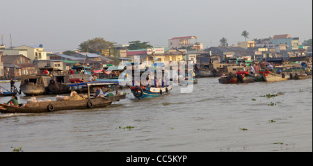 Le célèbre marché flottant de Can Tho, Vietnam Banque D'Images