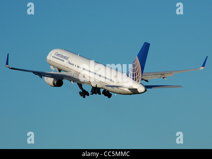 Continental Airlines Boeing 757-200 (immatriculé N48127) décolle de l'aéroport international de Bristol, Bristol, Angleterre, lié Banque D'Images