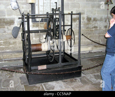 Le mouvement de l'horloge médiévale de la cathédrale de Salisbury. Aurait été la plus ancienne horloge de travail dans le monde. Banque D'Images