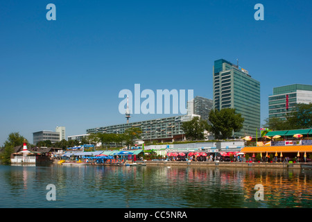 Österreich, Wien 22, Blick über Donau und Copa Kagrana auf UNO-City ( Donau ). Banque D'Images