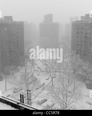 26 janvier 2011 : La neige vu tombant dans le Lower East Side de Manhattan à New York City, USA. Banque D'Images