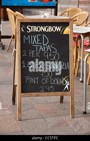 Enseigne à l'extérieur bar à Playa las Americas, Tenerife Banque D'Images