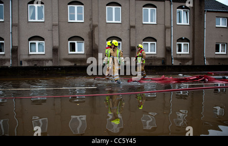 Du jour au lendemain de fortes pluies provoque de graves inondations dans la région de Perth. Les feus de Perth a été touché. Banque D'Images