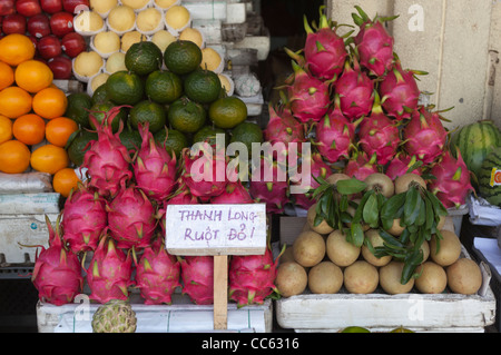 Les fruits exotiques en vente à Cho Ben Thanh Market Ho Chi Minh City Banque D'Images