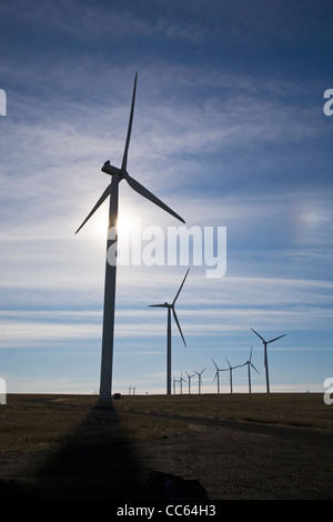 Éoliennes dot de l'horizon à d'éoliennes le long de la Columbia River Gorge, Oregon et Washington Banque D'Images