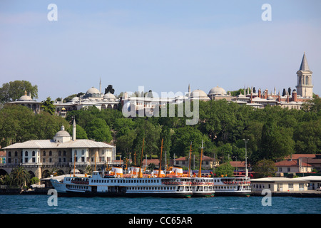 La Turquie, Istanbul, corne d'or, le palais de Topkapi, ferry-boats, Banque D'Images