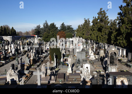 Tombes au Cimetière Monumental, Milan, Italie Banque D'Images