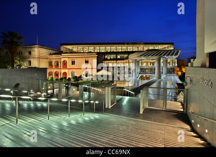 Le nouveau Musée de l'Acropole dans le 'blue' heure. Athènes, Grèce Banque D'Images