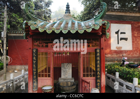 Puits sacré, Temple de Confucius, Guilin, Guangxi, Chine Banque D'Images