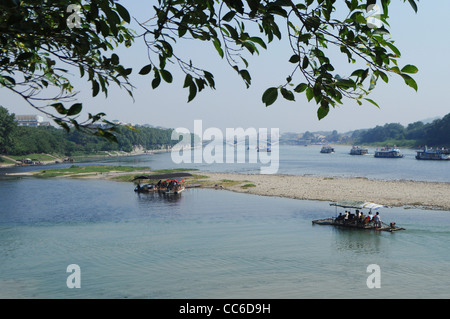 Excursion en bateau sur la rivière Li, de Guilin, Guangxi, Chine Banque D'Images