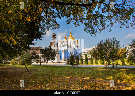 L'emblématique St Michael's monastère dôme doré, Kiev Ukraine, une attraction touristique de premier plan Banque D'Images