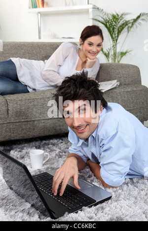 Couple relaxing at home Banque D'Images