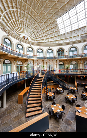 Corn Exchange Leeds, intérieur de la bâtiment Victorien qui a été rouvert en 2008 suite à des travaux de rénovation Banque D'Images