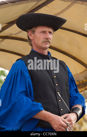 La Hongrie, kalocsa. cuisine traditionnelle hongroise à bakodpuszta cow-boy à cheval centre équestre. cowboy dans une tenue traditionnelle. Banque D'Images